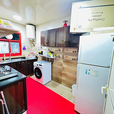 Апартаменты Moon Backpackers , Al Rigga , Partition For Couples And For Singles Дубай Экстерьер фото