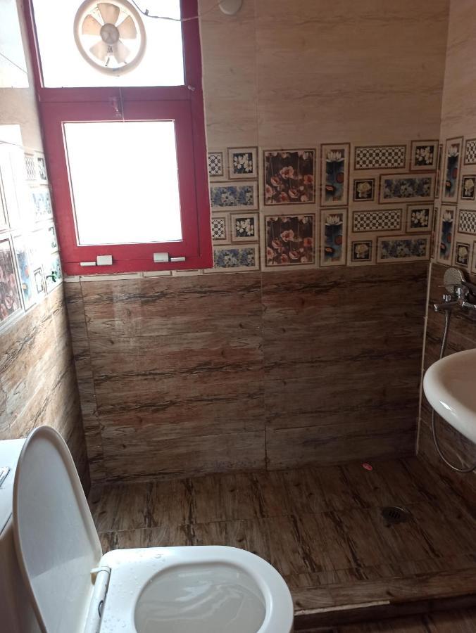 Апартаменты Moon Backpackers , Al Rigga , Partition For Couples And For Singles Дубай Экстерьер фото