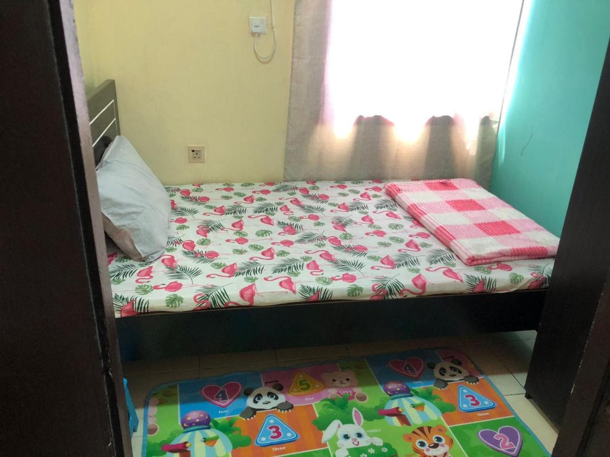 Апартаменты Moon Backpackers , Al Rigga , Partition For Couples And For Singles Дубай Экстерьер фото
