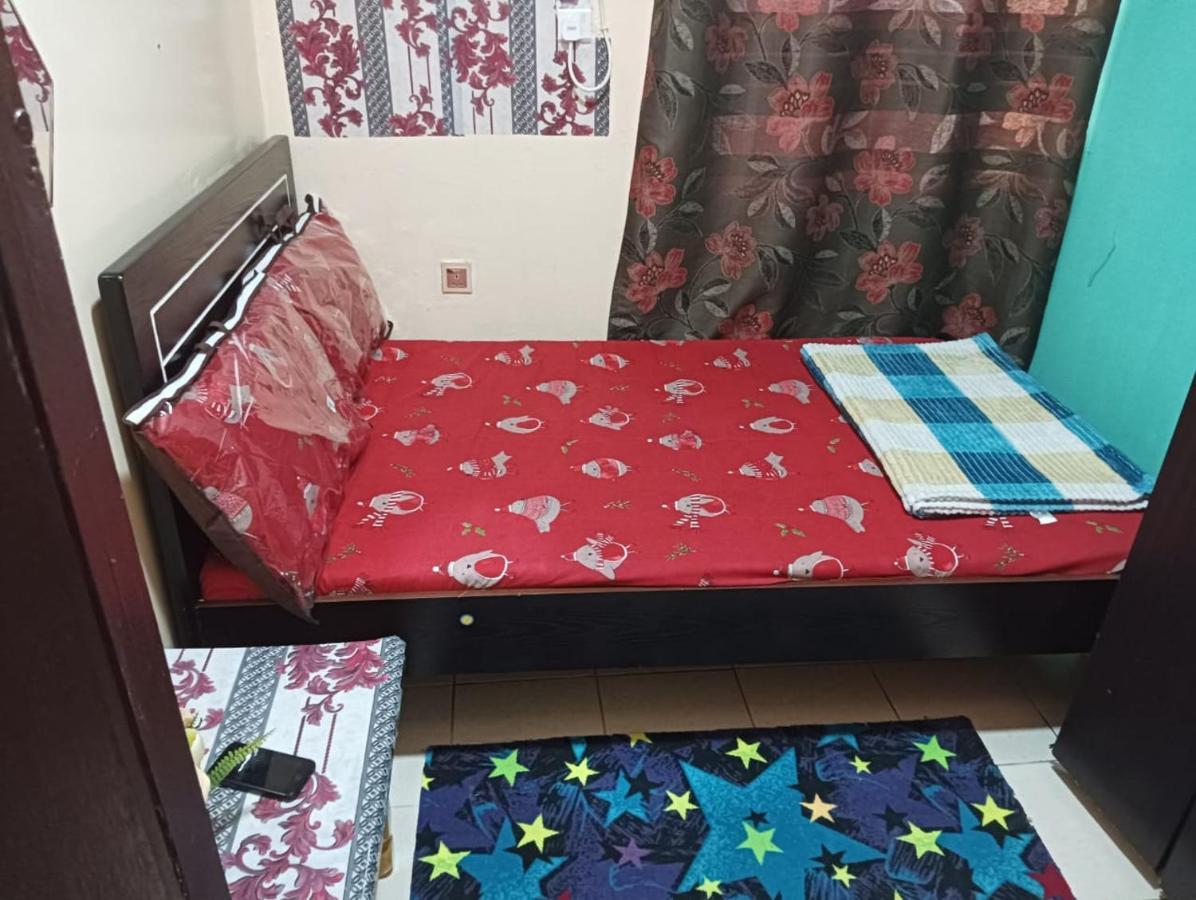 Апартаменты Moon Backpackers , Al Rigga , Partition For Couples And For Singles Дубай Экстерьер фото
