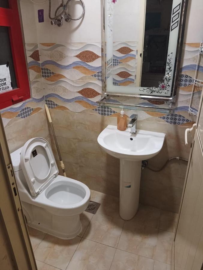 Апартаменты Moon Backpackers , Al Rigga , Partition For Couples And For Singles Дубай Экстерьер фото