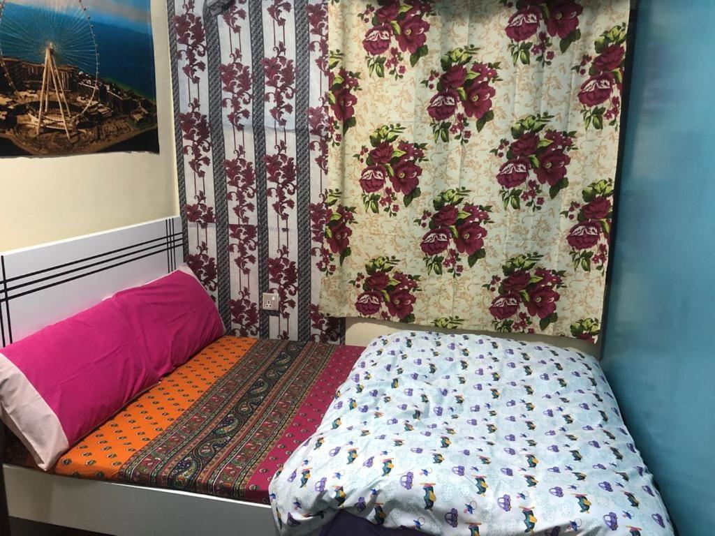Апартаменты Moon Backpackers , Al Rigga , Partition For Couples And For Singles Дубай Экстерьер фото
