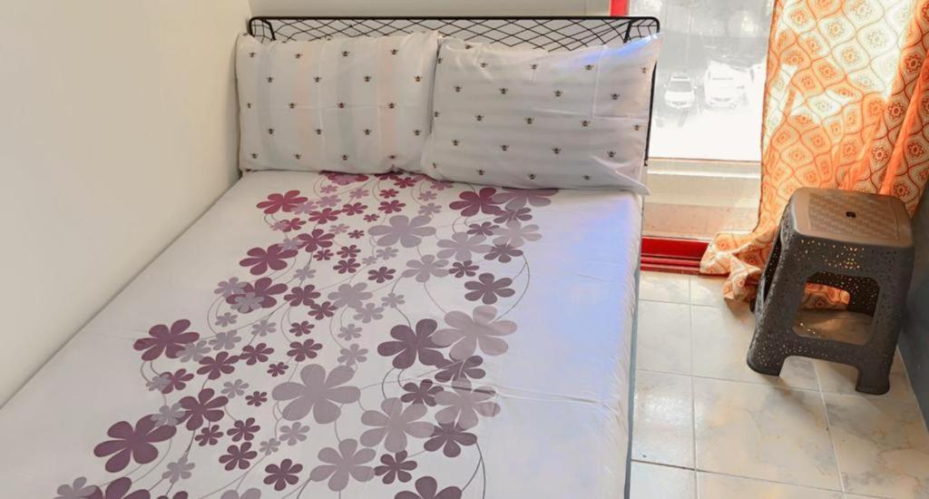 Апартаменты Moon Backpackers , Al Rigga , Partition For Couples And For Singles Дубай Экстерьер фото