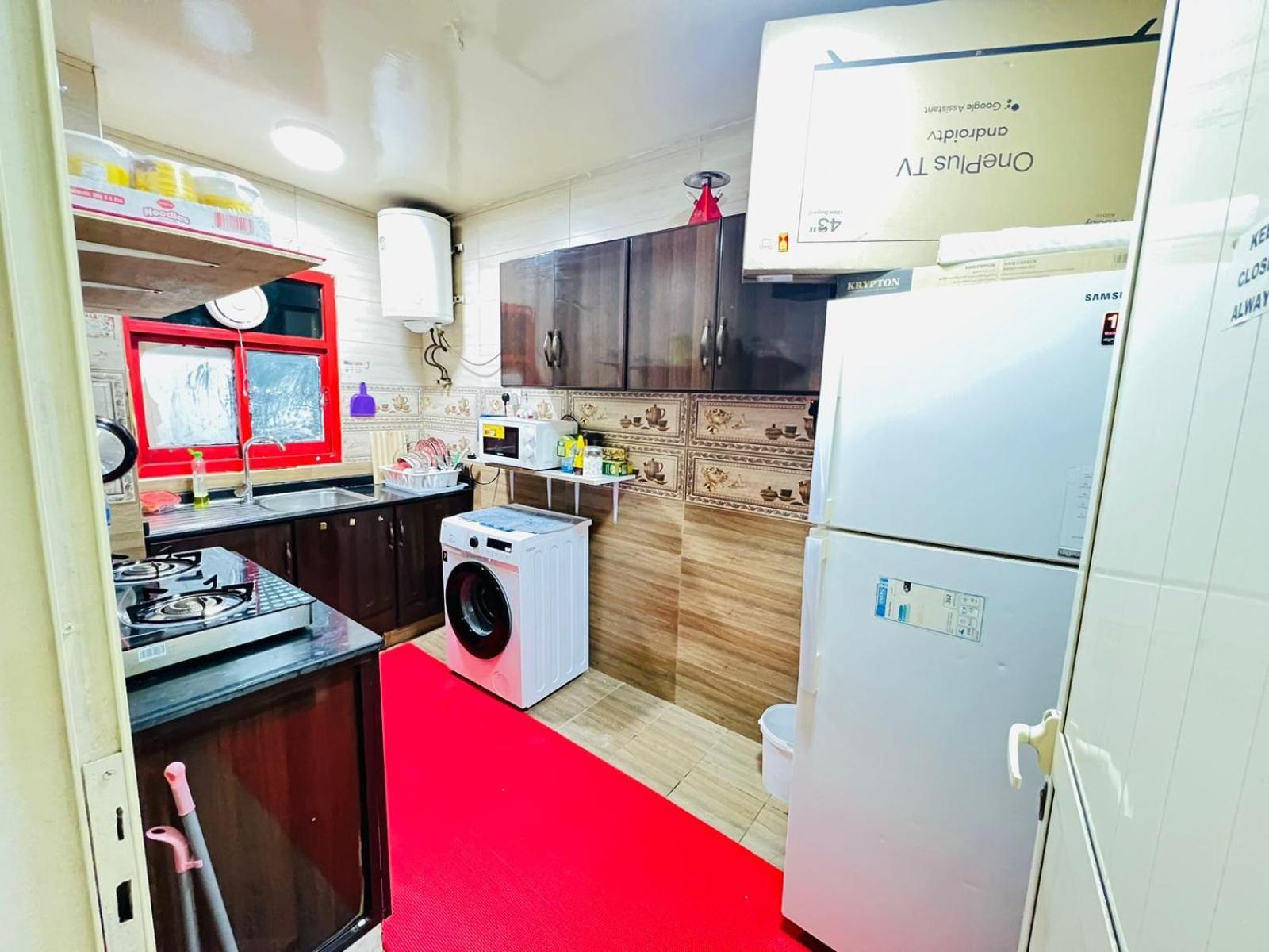 Апартаменты Moon Backpackers , Al Rigga , Partition For Couples And For Singles Дубай Экстерьер фото