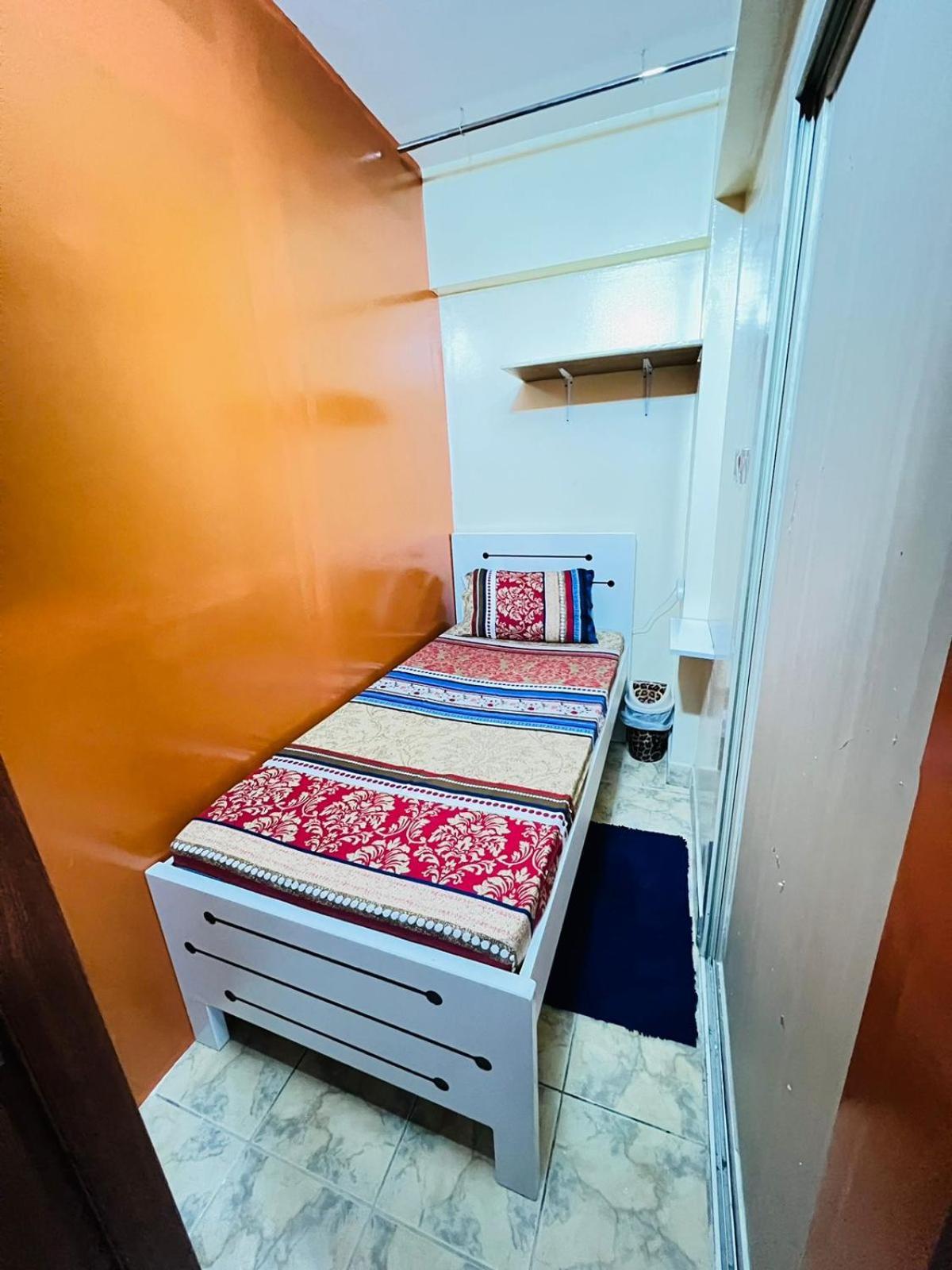 Апартаменты Moon Backpackers , Al Rigga , Partition For Couples And For Singles Дубай Экстерьер фото