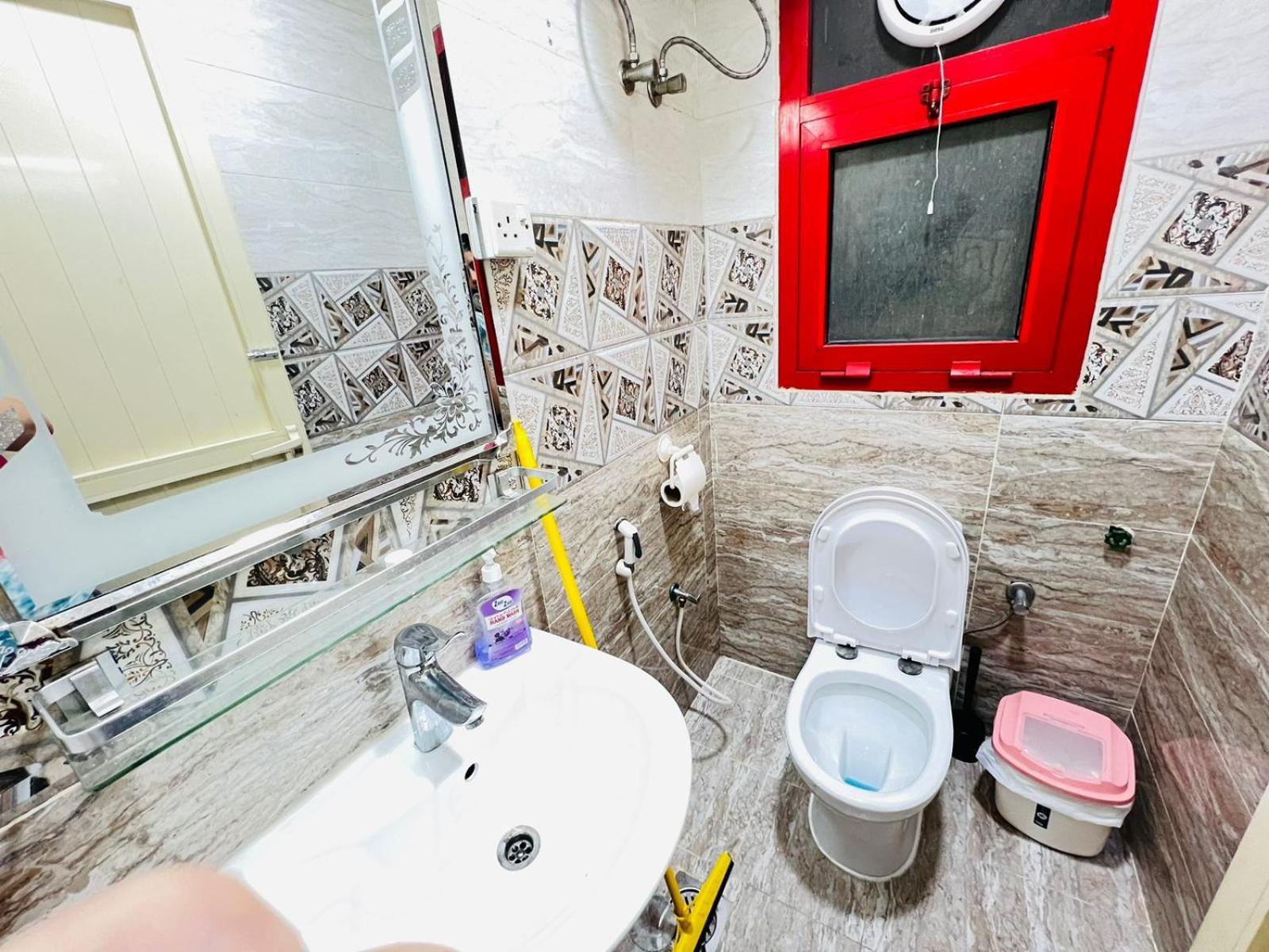 Апартаменты Moon Backpackers , Al Rigga , Partition For Couples And For Singles Дубай Экстерьер фото