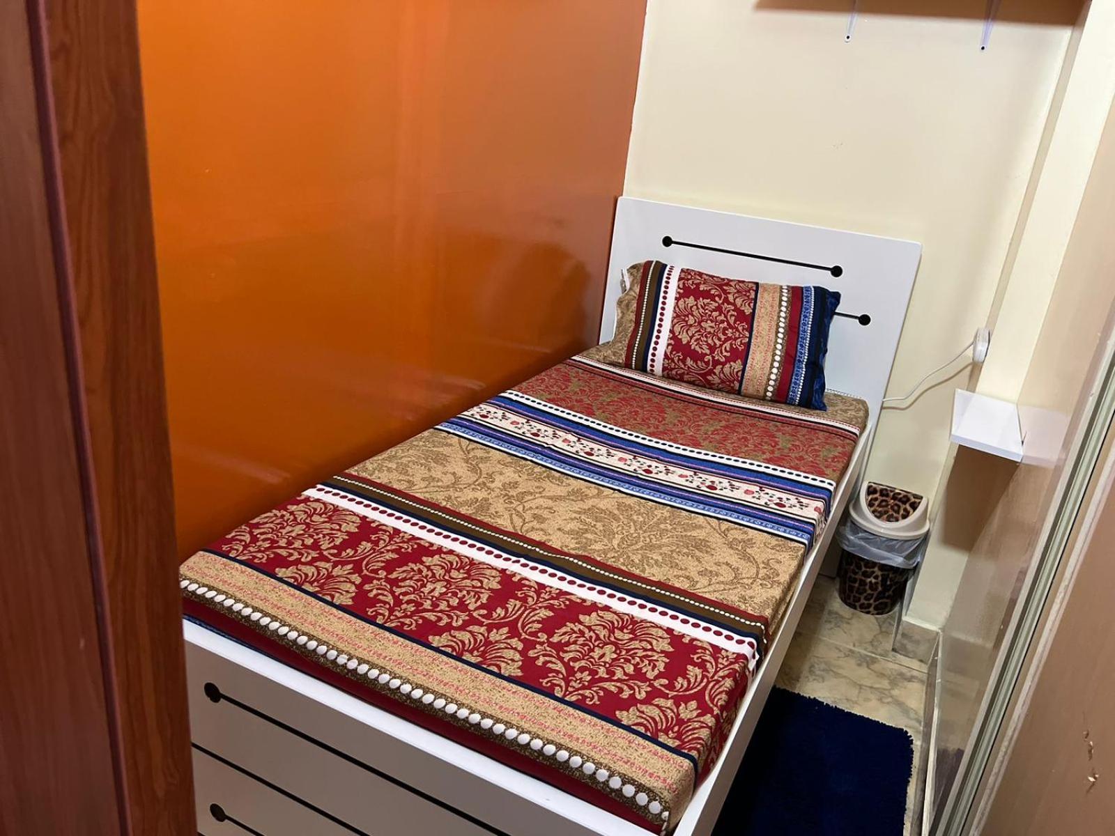 Апартаменты Moon Backpackers , Al Rigga , Partition For Couples And For Singles Дубай Экстерьер фото