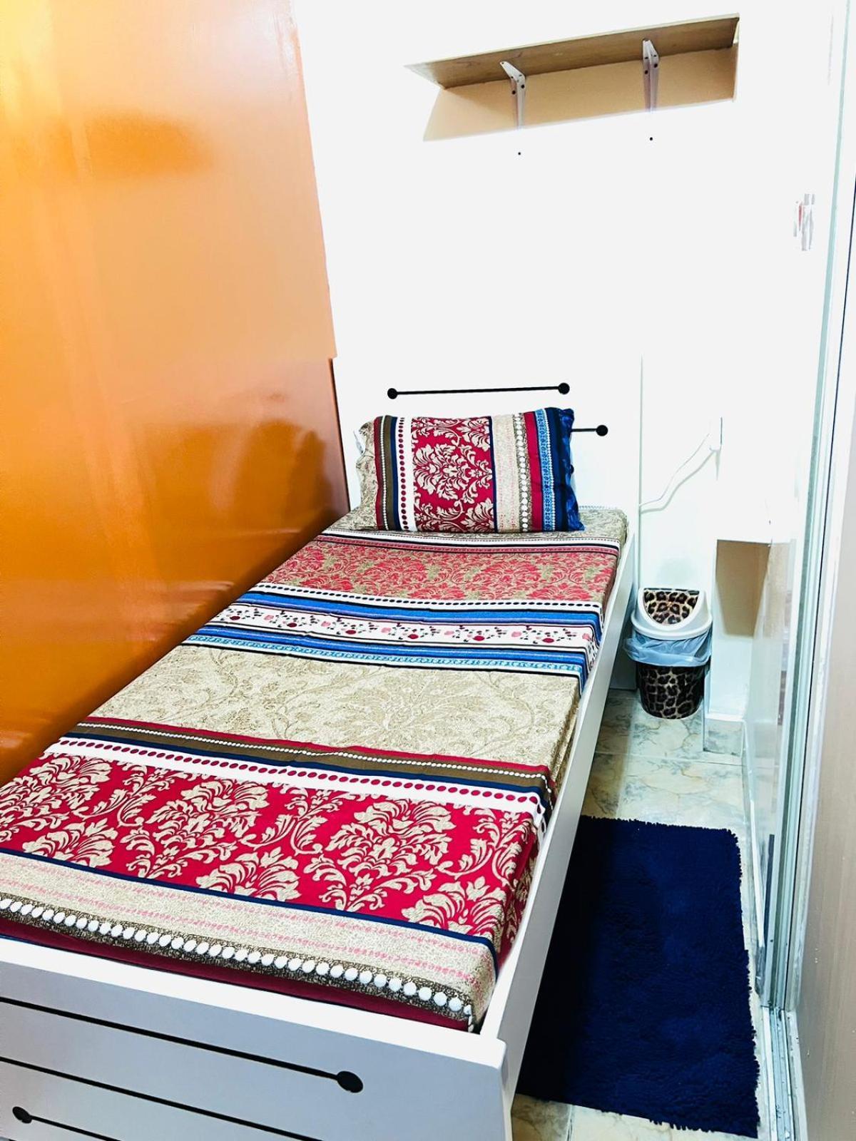 Апартаменты Moon Backpackers , Al Rigga , Partition For Couples And For Singles Дубай Экстерьер фото
